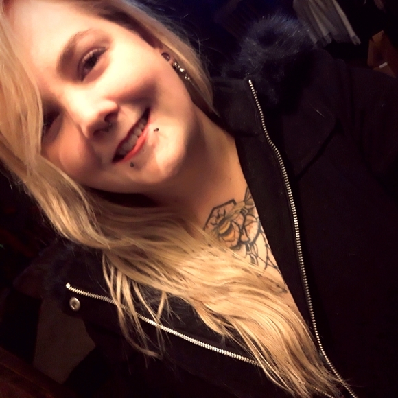 Meet your Posher, Katie - Picture 1 of 1